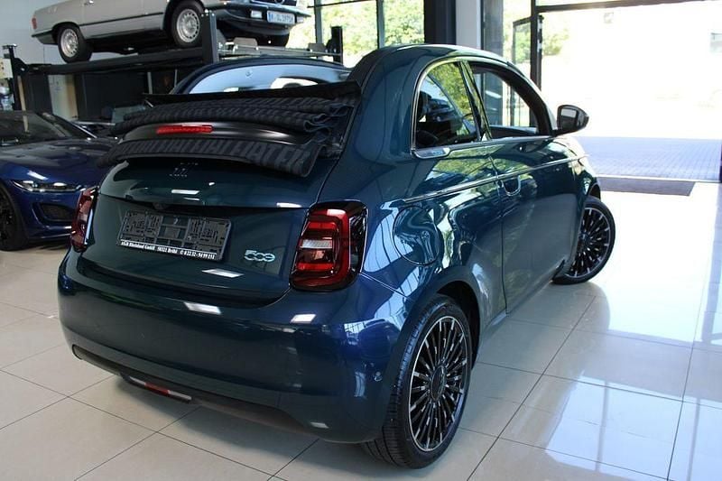 Ozeangreen** Gebraucht 2023 Fiat 500C La Prima Cabrio | 24.600 € (Teuer) - Bild 1/4