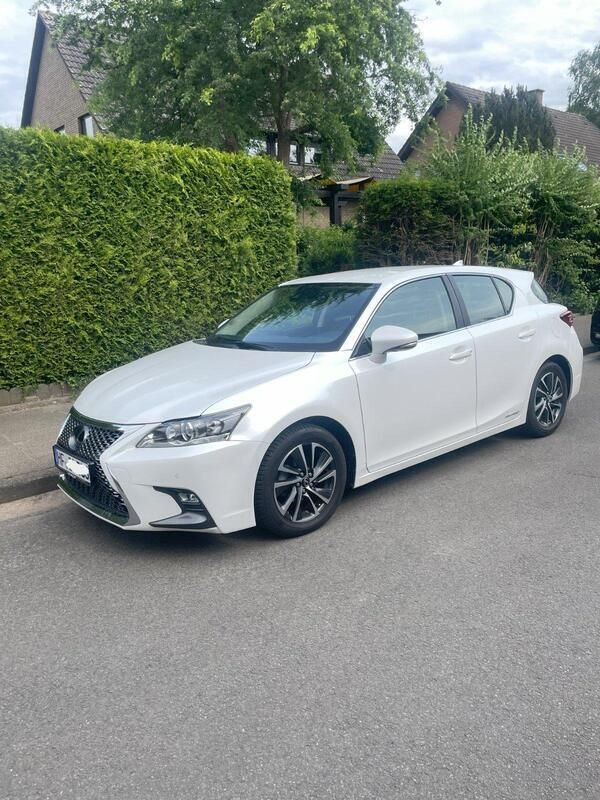 Weiß Gebraucht 2018 Lexus CT200h Limousine | 18.200 € (Fairer Preis) - Bild 1/4