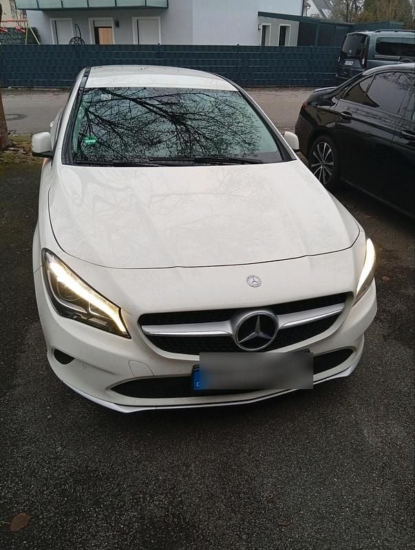 Weiß Gebraucht 2017 Mercedes CLA180 Shooting Brake Kombi | 15.000 € (Fairer Preis) - Bild 1/4