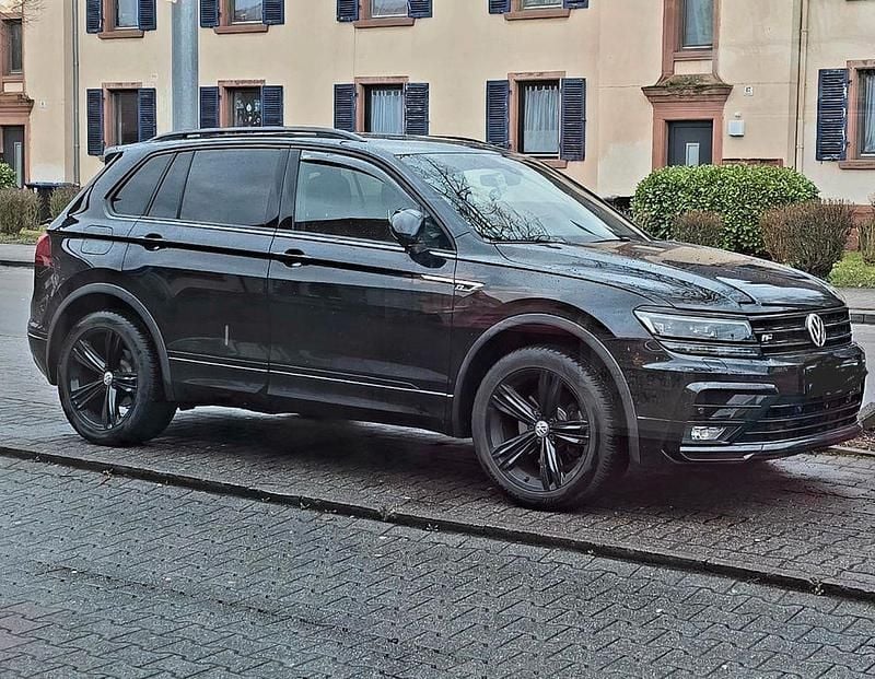 Gebraucht VW Tiguan 190 PS (139 kW) 2020 Schwarz SUV