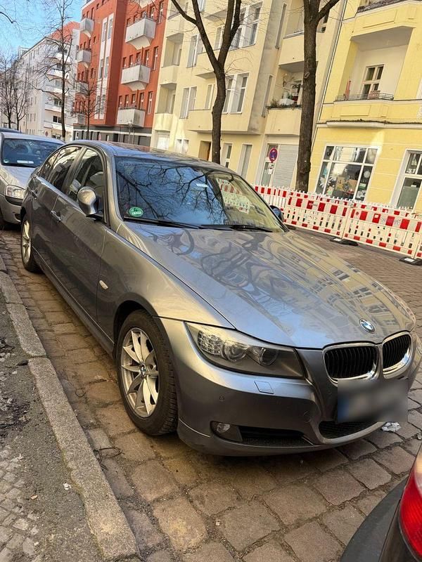 Gebraucht BMW 318 143 PS (105 kW) 2010 Grau Limousine