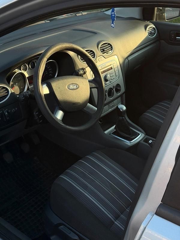 Gebraucht Ford Focus 99 PS (72 kW) 2009 Silber Kombi