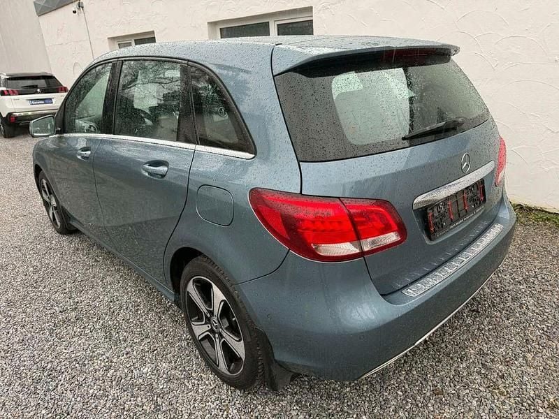 Gebraucht Mercedes B200 136 PS (100 kW) 2015 Blau Van / Kleinbus