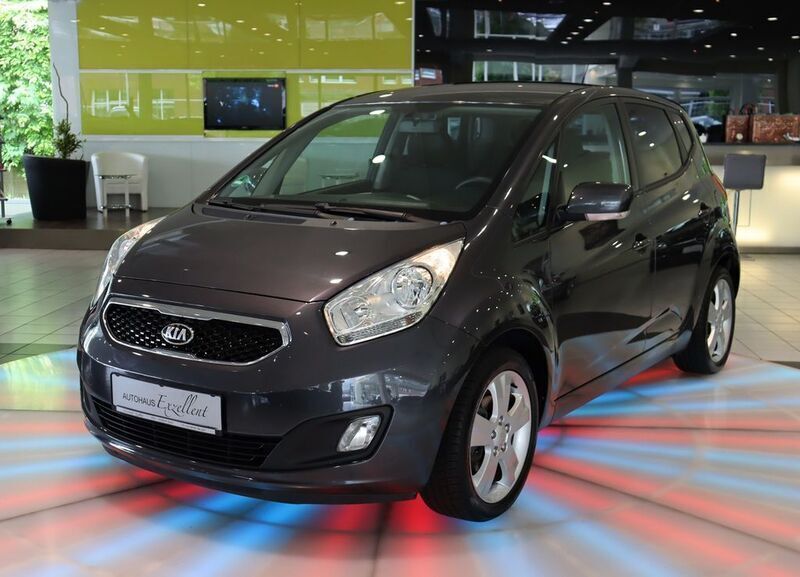 Grau Gebraucht 2013 Kia Venga Spirit Kleinwagen | 7.950 € (Teuer) - Bild 1/4