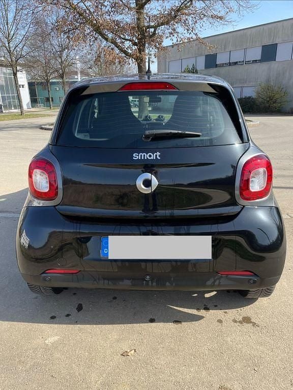 Gebraucht Smart ForFour 71 PS (52 kW) 2018 Schwarz Kleinwagen