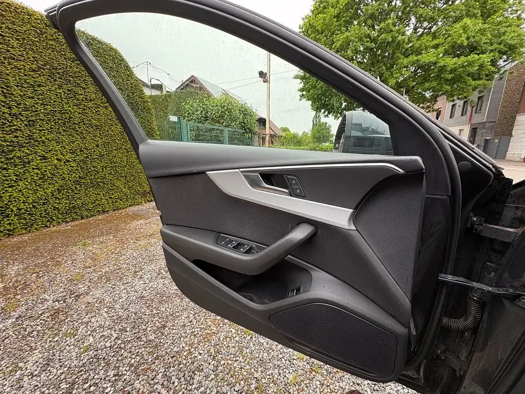 Używany Audi A4 Ambiente 150 KM (110 kW) 2017 Szary Kombi