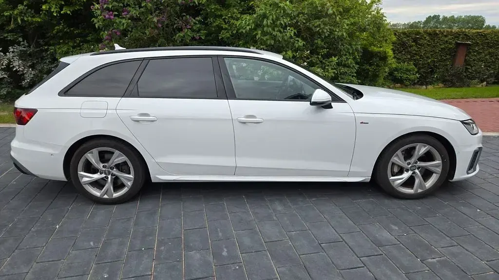 Używany Audi A4 S-Line 231 KM (169 kW) 2020 Biały Kombi