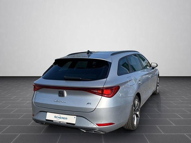Gebraucht Seat Leon FR 190 PS (139 kW) 2023 "urban" silber (metallic) Limousine