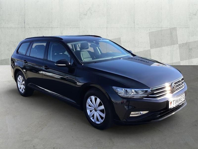 Gebraucht VW Passat Basis 150 PS (110 kW) 2022 Schwarz Limousine