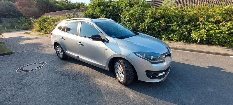 Gebraucht Renault Mégane III LIMITED 110 PS (80 kW) 2015 Silber Limousine