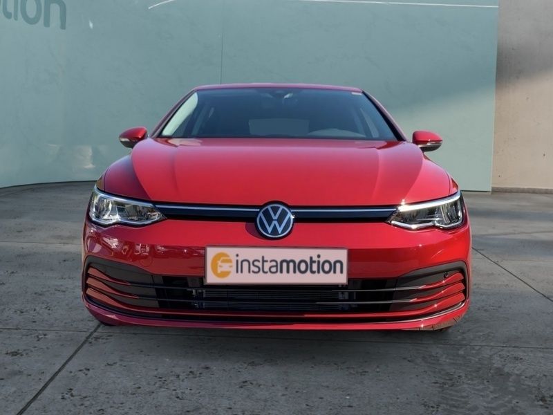 Gebraucht VW Golf VIII 131 PS (96 kW) 2023 Rot Limousine