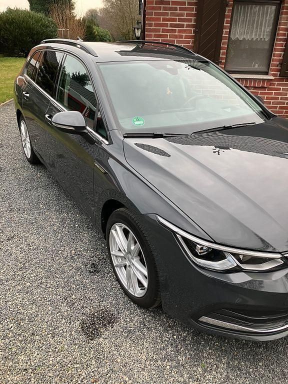 Grau Gebraucht 2022 VW Golf VIII Style Kombi | 23.300 € (Guter Preis) - Bild 1/4