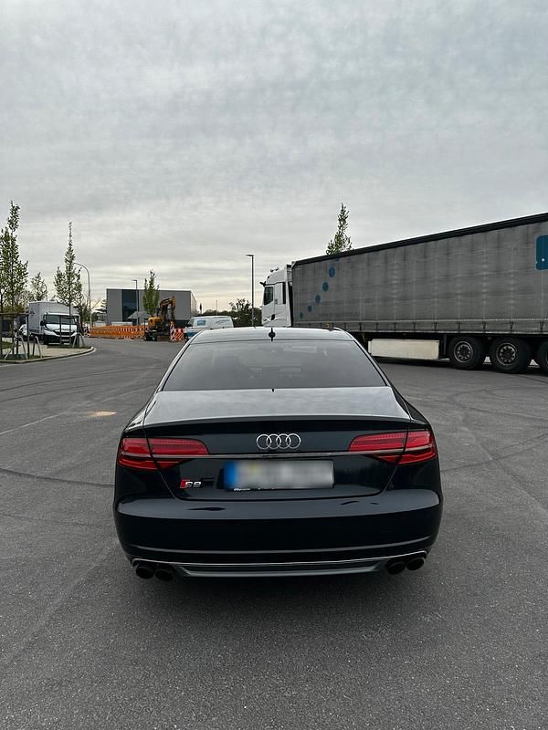 Gebraucht Audi S8 520 PS (382 kW) 2015 Blau Limousine