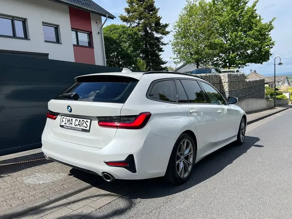 Gebraucht BMW 330 Sport Line 265 PS (194 kW) 2020 Weiß Limousine