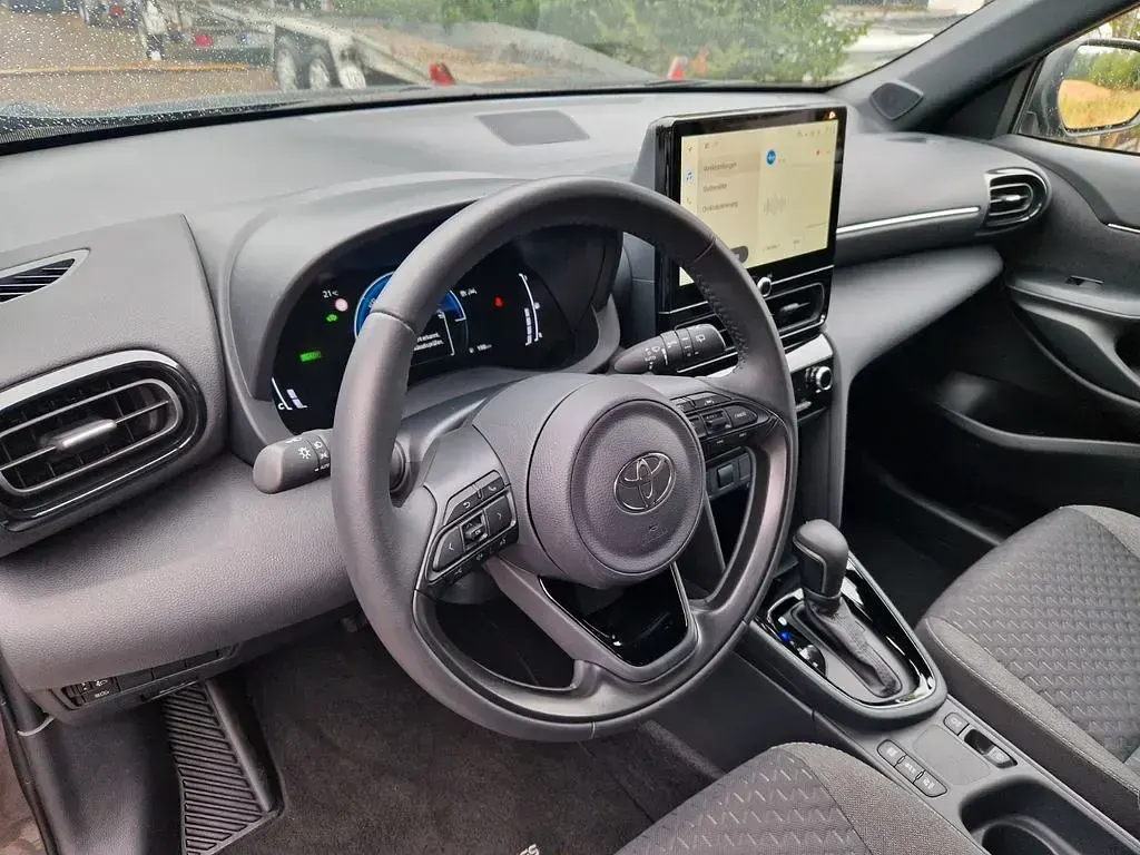 Gebraucht Toyota Yaris Cross 131 PS (96 kW) 2025 Grau SUV