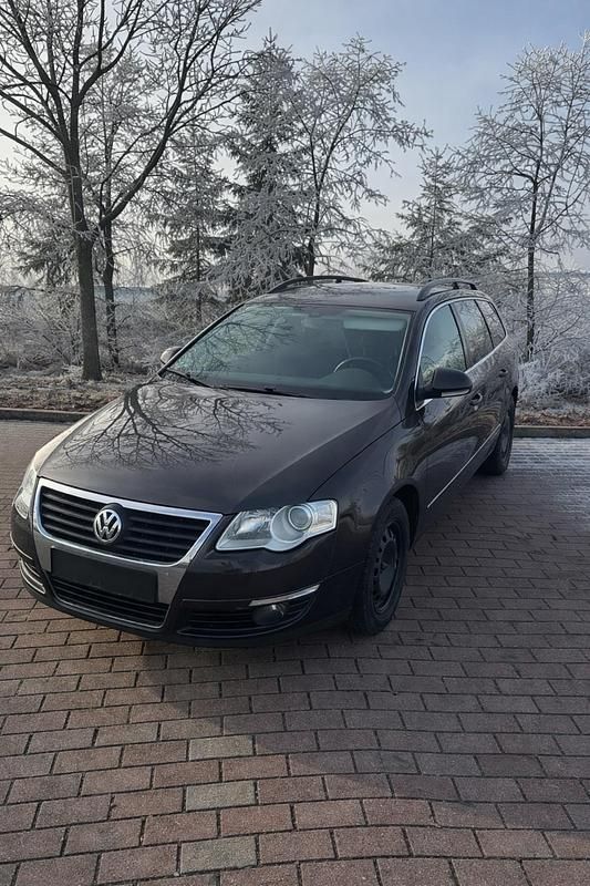Braun Gebraucht 2010 VW Passat Kombi | 3.100 € (Etwas zu teuer) - Bild 1/4