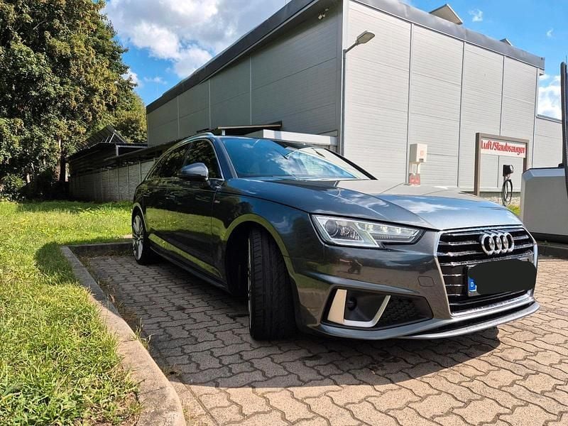 Grau Gebraucht 2019 Audi A4 S-Line Kombi | 23.500 € (Fairer Preis) - Bild 1/4