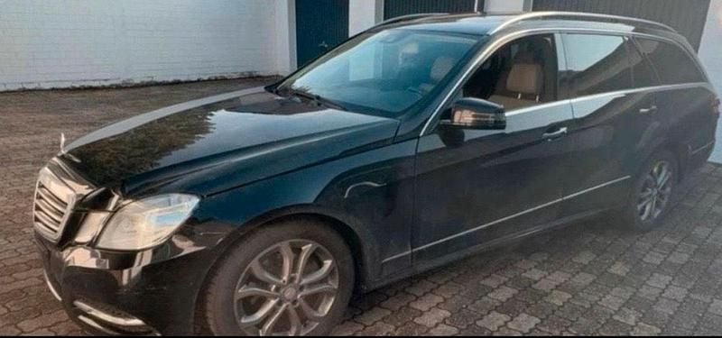 Gebraucht Mercedes E220 170 PS (125 kW) 2013 Schwarz Kombi