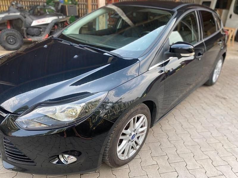 Schwarz Gebraucht 2013 Ford Focus Titanium Limousine | 6.200 € (Fairer Preis) - Bild 1/4