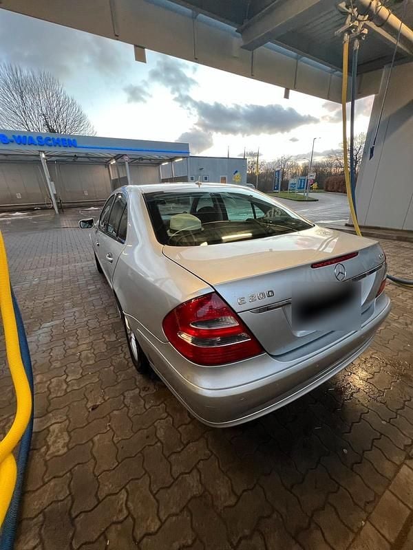 Gebraucht Mercedes E200 136 PS (100 kW) 2009 Silber Limousine