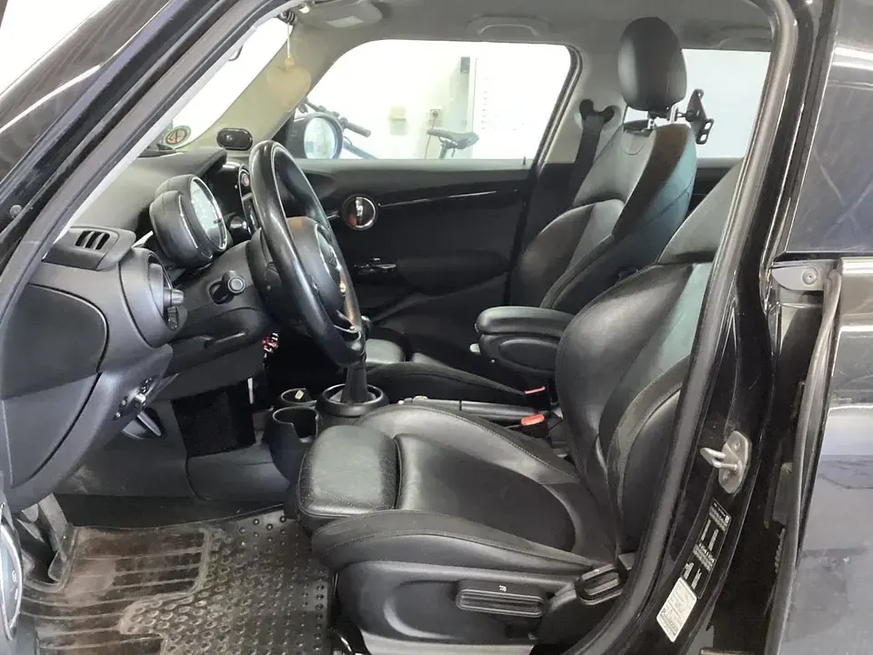 Gebraucht Mini ONE 102 PS (75 kW) 2018 (schwarz)  midnight black Kleinwagen