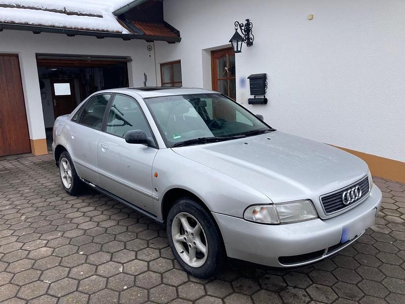 Gebraucht Audi A4 110 PS (80 kW) 1995 Silber Limousine