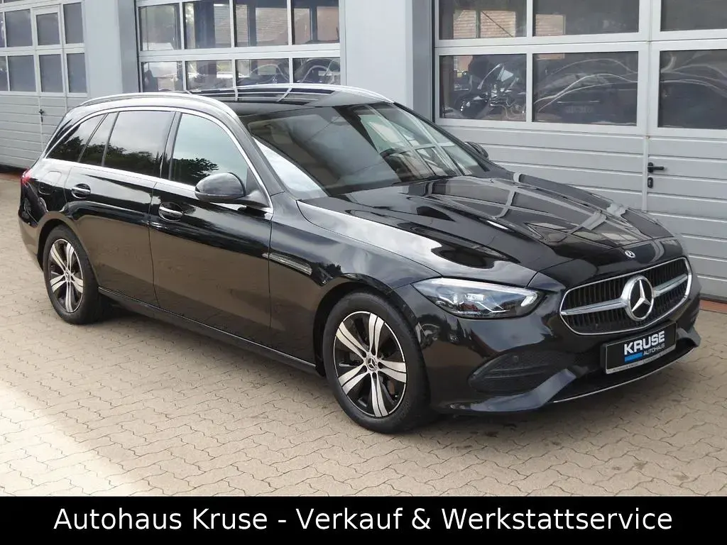 Gebraucht Mercedes C220 197 PS (144 kW) 2023 Schwarz Limousine