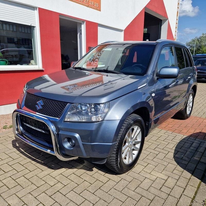 Grau Gebraucht 2009 Suzuki Grand Vitara SUV | 8.980 € (Teuer) - Bild 1/4