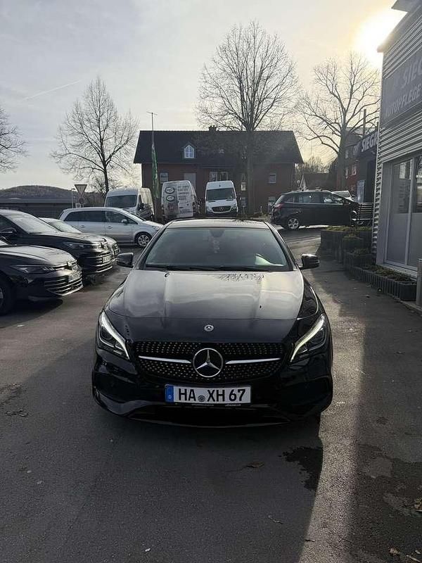 Schwarz Gebraucht 2019 Mercedes CLA200 AMG line Kombi | 19.000 € (Fairer Preis) - Bild 1/4