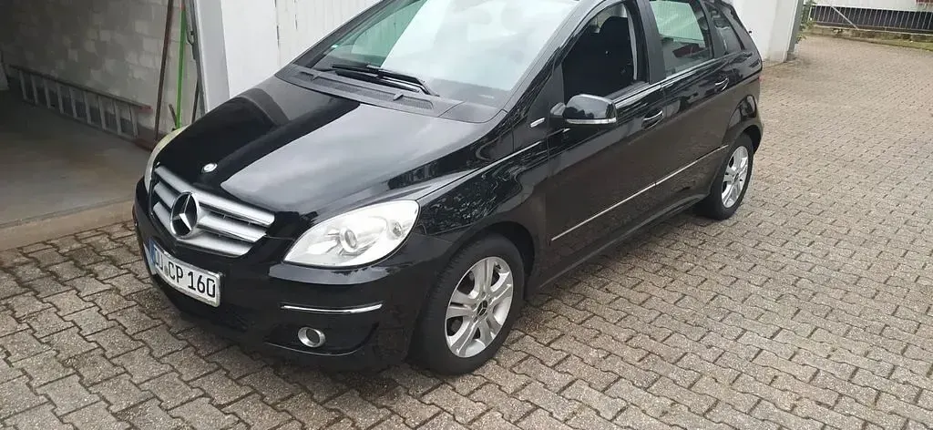 Gebraucht Mercedes B160 95 PS (69 kW) 2011 Schwarz Kleinwagen