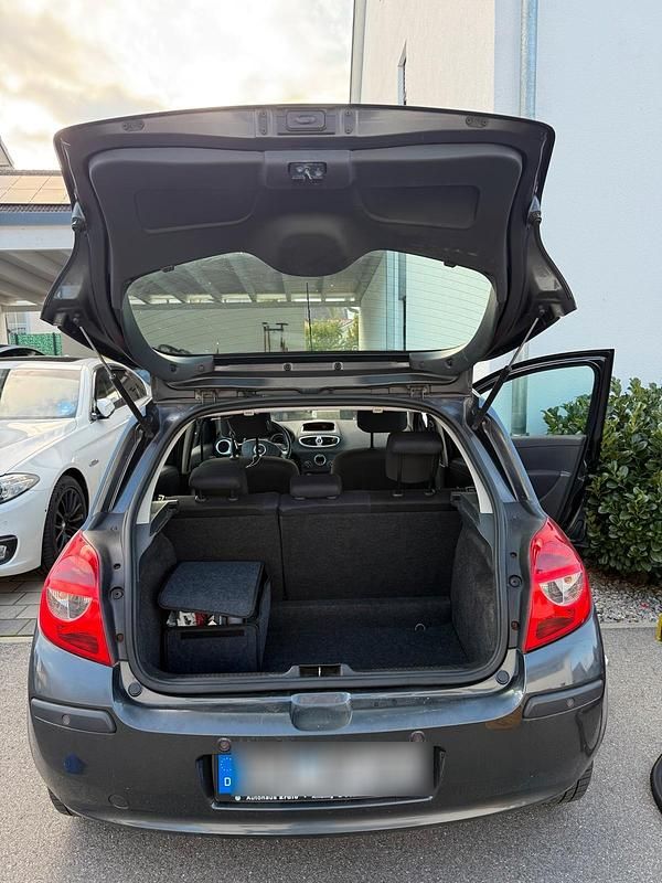 Silber Gebraucht 2006 Renault Clio II Kleinwagen | 1.950 € (Fairer Preis) - Bild 1/4