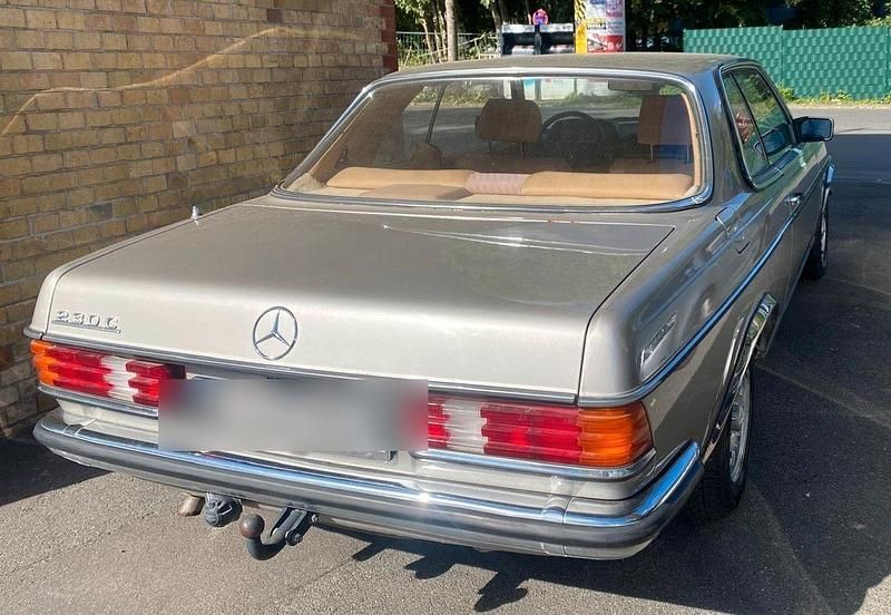 Silber Gebraucht 1979 Mercedes 230 Coupé | 15.000 € - Bild 1/4