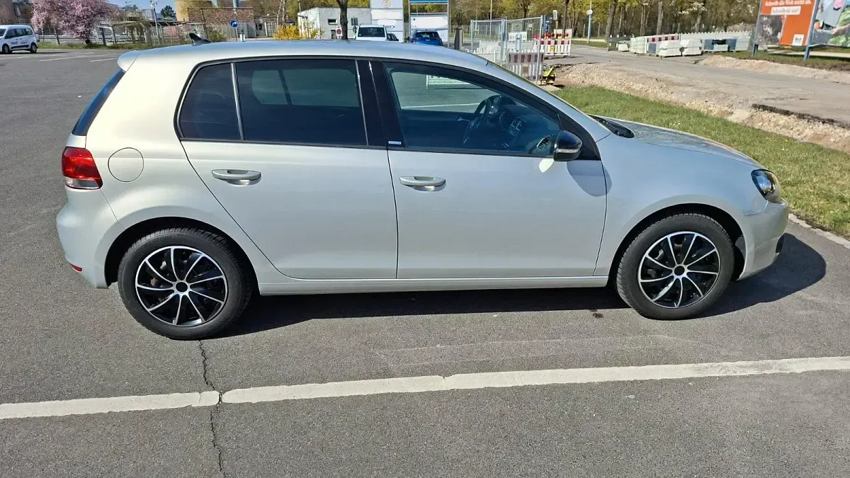 Gebraucht VW Golf VII Style 105 PS (77 kW) 2012 Silber Limousine