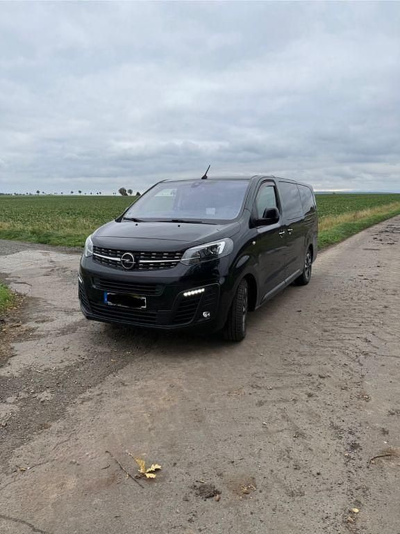 Schwarz Gebraucht 2019 Opel Zafira Life Innovation Van | 32.990 € (Guter Preis) - Bild 1/4