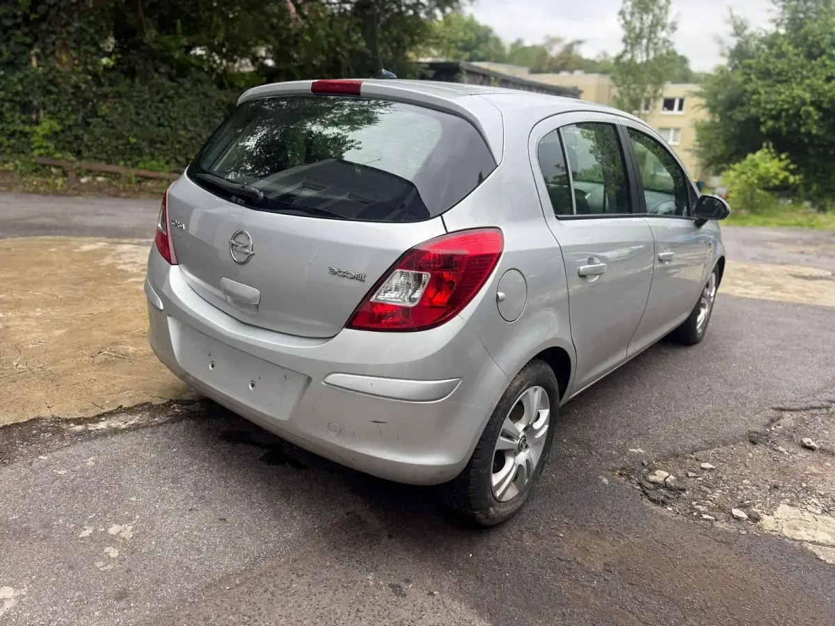 Gebraucht Opel Corsa 95 PS (69 kW) 2013 Silber Kleinwagen