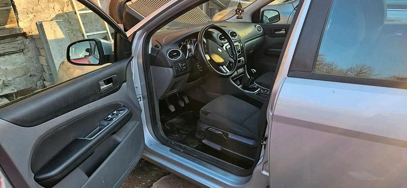 Gebraucht Ford Focus 110 PS (80 kW) 2009 Silber Kombi