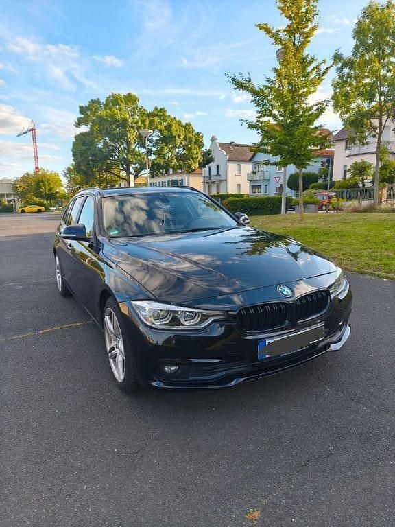 Gebraucht BMW 320 Advantage 190 PS (139 kW) 2016 Schwarz Kombi