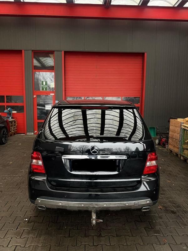 Gebraucht Mercedes ML280 190 PS (139 kW) 2006 Schwarz SUV