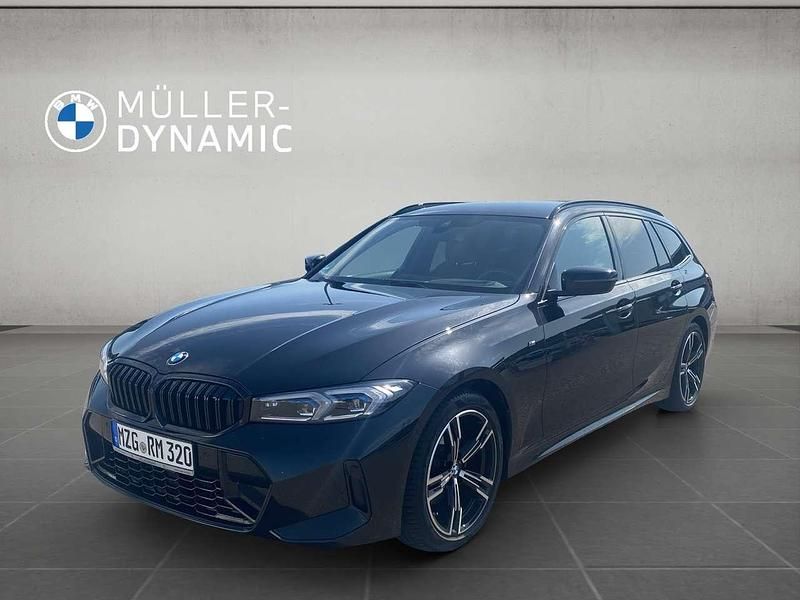 Black sapphire metallic Gebraucht 2023 BMW 320 M Sport Kombi | 42.910 € (Teuer) - Bild 1/4