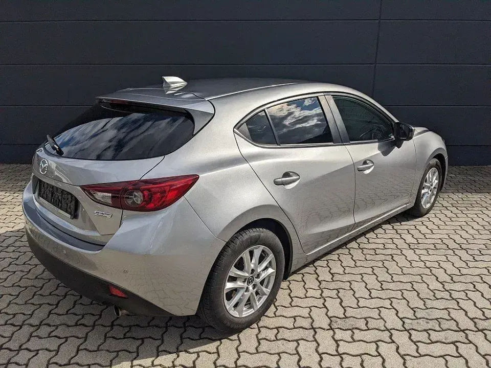 Gebraucht Mazda 3 Center-Line 165 PS (121 kW) 2015 Plutossilber metallic (metallic) Limousine