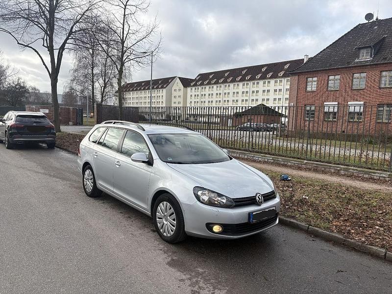 Gebraucht VW Golf VI 105 PS (77 kW) 2011 Silber Kleinwagen
