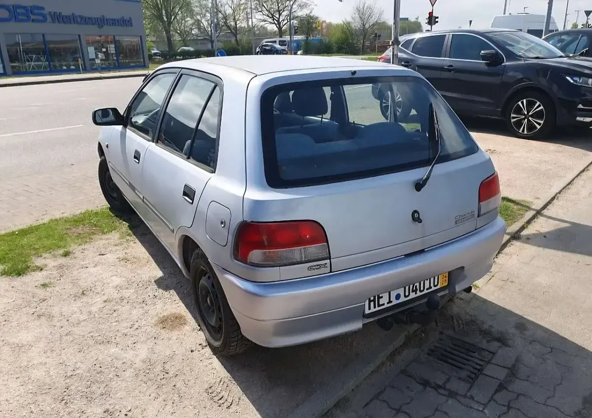 Gebraucht Daihatsu Charade 75 PS (55 kW) 1996 Silber Limousine