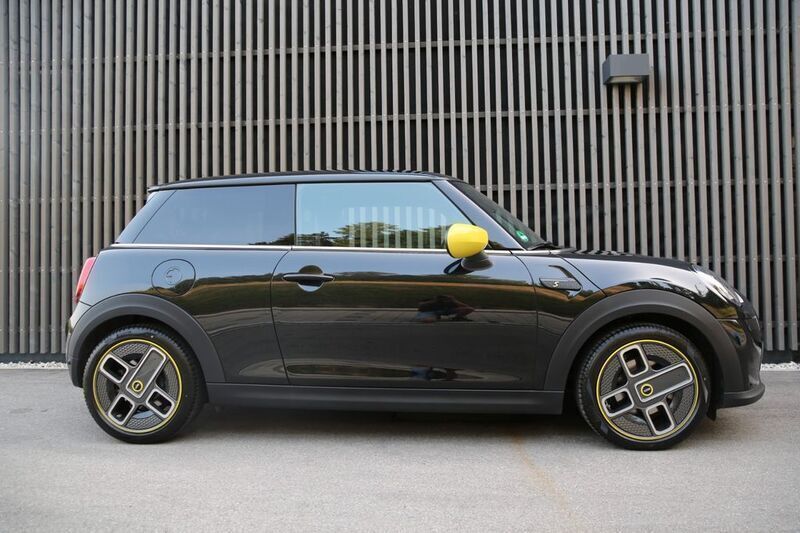 Gebraucht Mini Cooper SE 135 kW (184 PS) 2022 Schwarz Kleinwagen