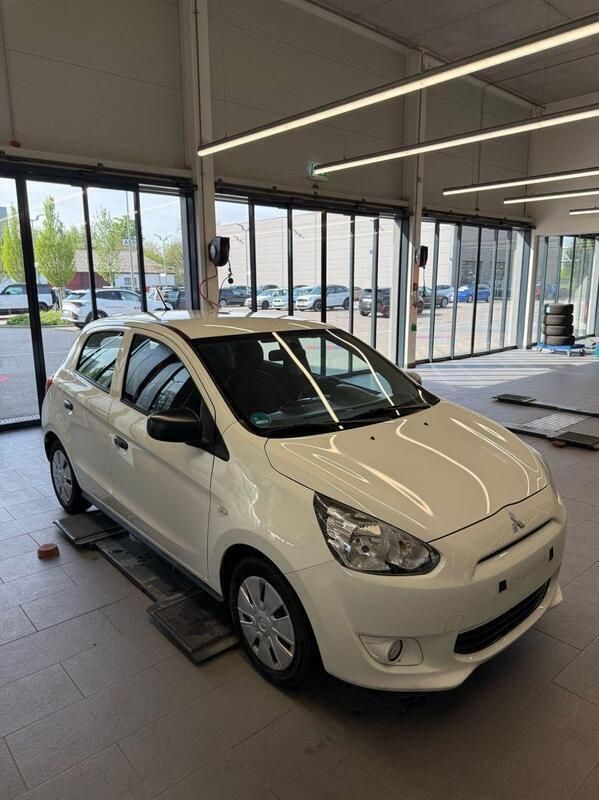 Weiß Gebraucht 2015 Mitsubishi Space Star Kleinwagen | 3.199 € (Fairer Preis) - Bild 1/4