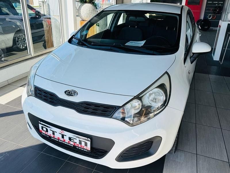 Gebraucht Kia Rio Edition 7 109 PS (80 kW) 2011 Weiß Limousine