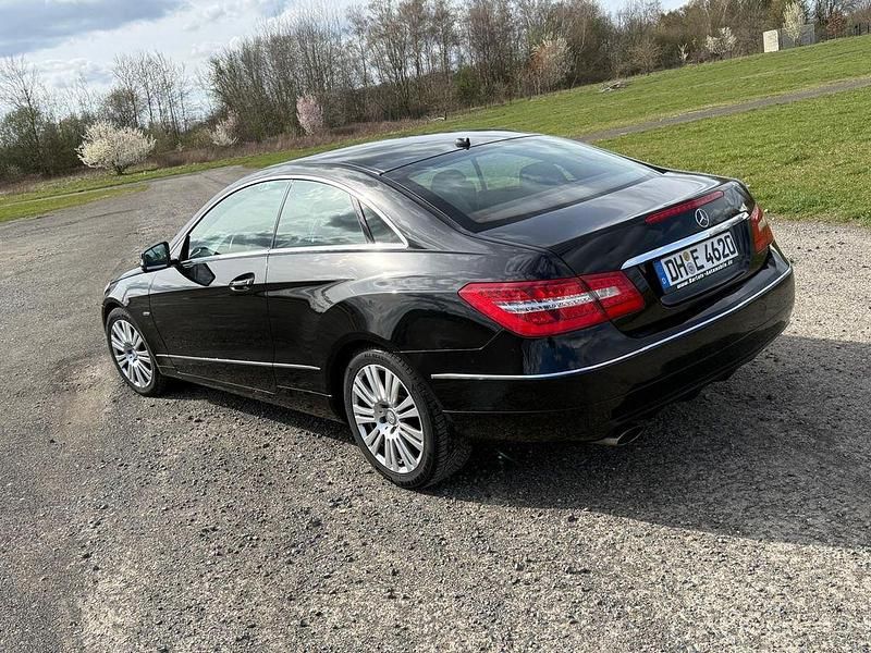 Second-hand Mercedes E250 204 CP (150 kW) 2010 Negru Coupe