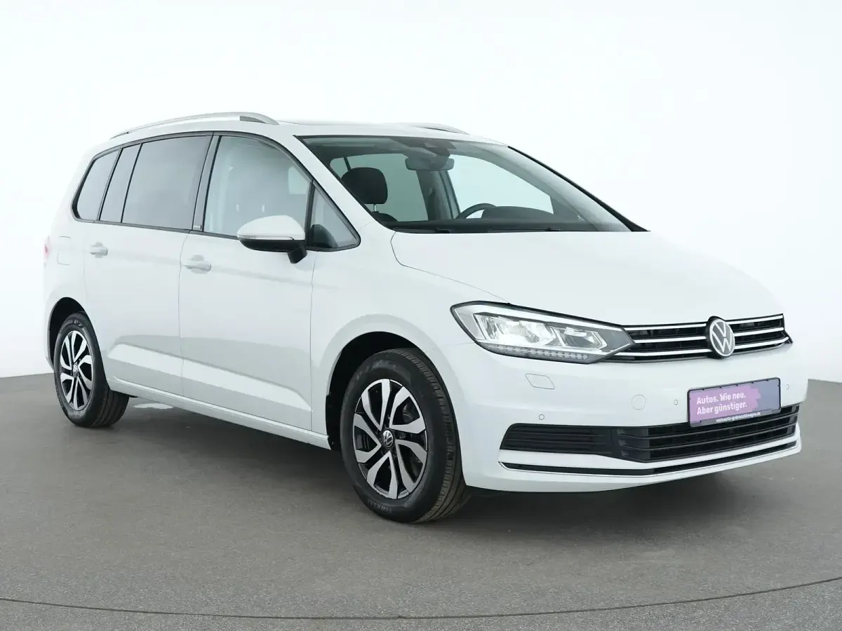 Gebraucht VW Touran Active 122 PS (89 kW) 2023 Pure white Van / Kleinbus