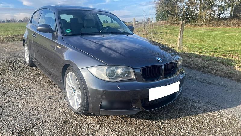 Grau Gebraucht 2007 BMW 120 M Sport Kleinwagen | 5.500 € (Fairer Preis) - Bild 1/4