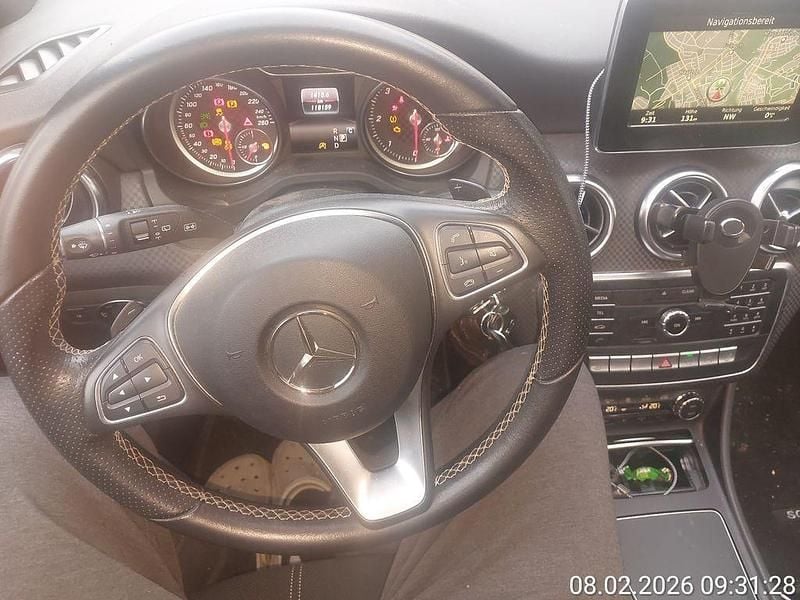 Gebraucht Mercedes A200 Urban 136 PS (100 kW) 2016 Grau Limousine