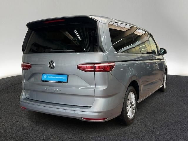 Gebraucht VW Multivan Life 150 PS (110 kW) 2024 Monosilber metallic Van